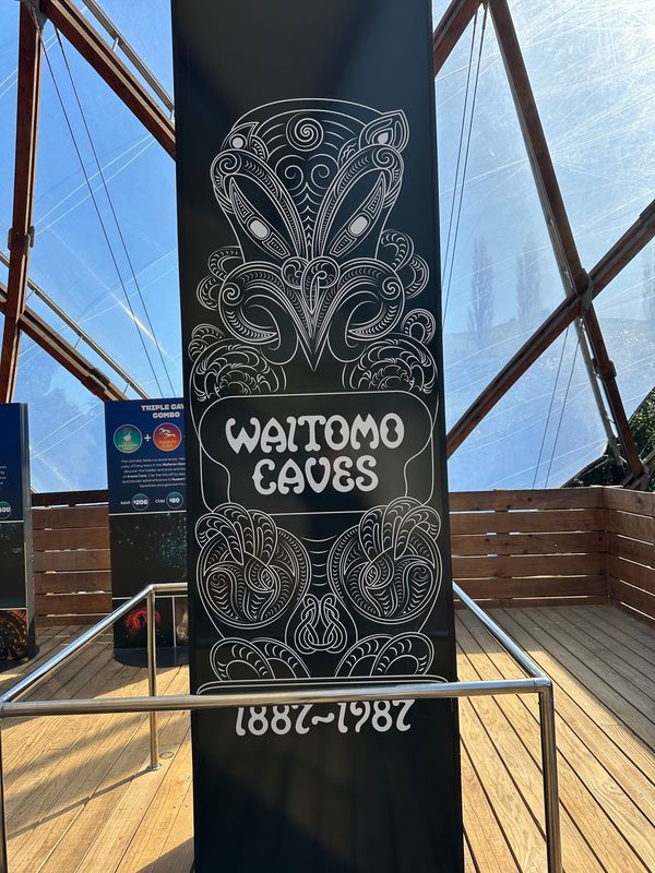 香港・赤鱲角國際機場、Chek Lap Kok International Airport「NRT ✈︎ HKG ✈︎ ACL ✈︎ SYD ✈︎ HND」の写真：ワイトモ到着。
オークランドから200k...