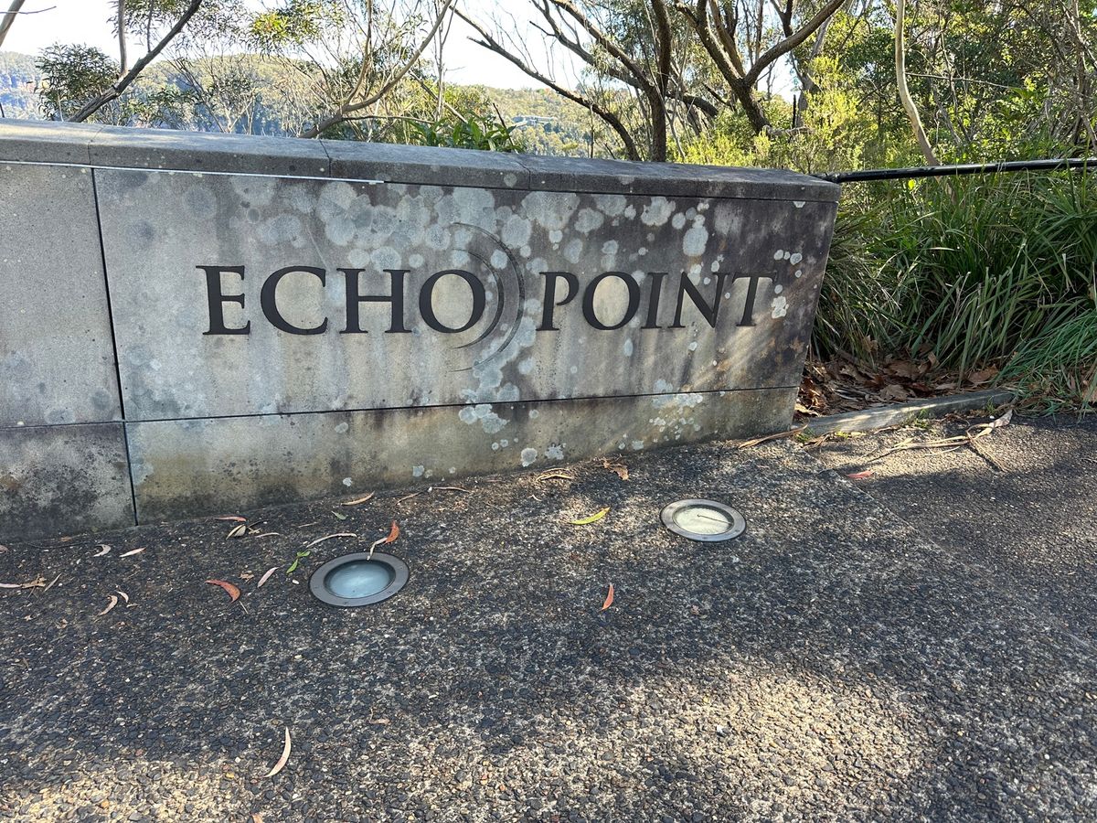 Echo PointからThree Sistersを望む