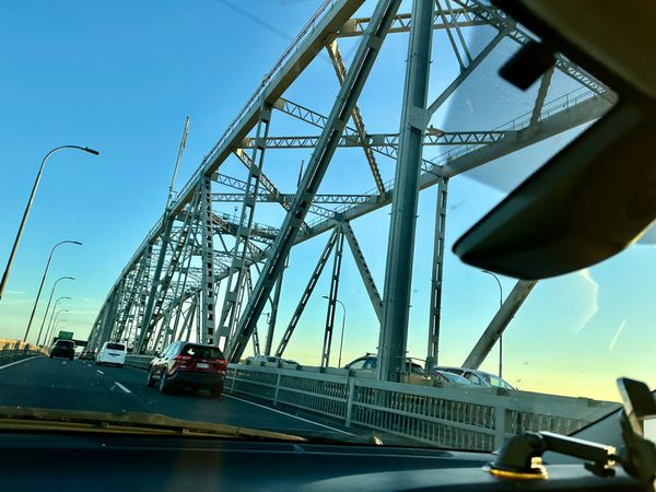 香港・赤鱲角國際機場、Chek Lap Kok International Airport「NRT ✈︎ HKG ✈︎ ACL ✈︎ SYD ✈︎ HND」の写真：ハーバーブリッジを渡って対岸のデボンポートへ。