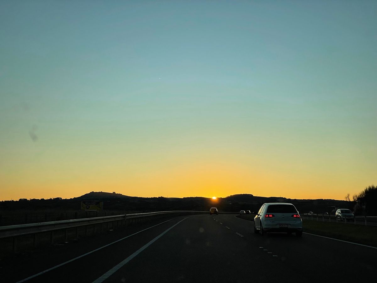 ただひたすら走る
夕日に向かって走る