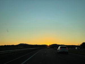 ただひたすら走る
夕日に向かって走る