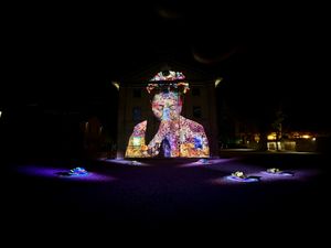 夜のハイドパークを散策。
世界遺産のバラックスでは、”丹後ひろみさんの希望...
