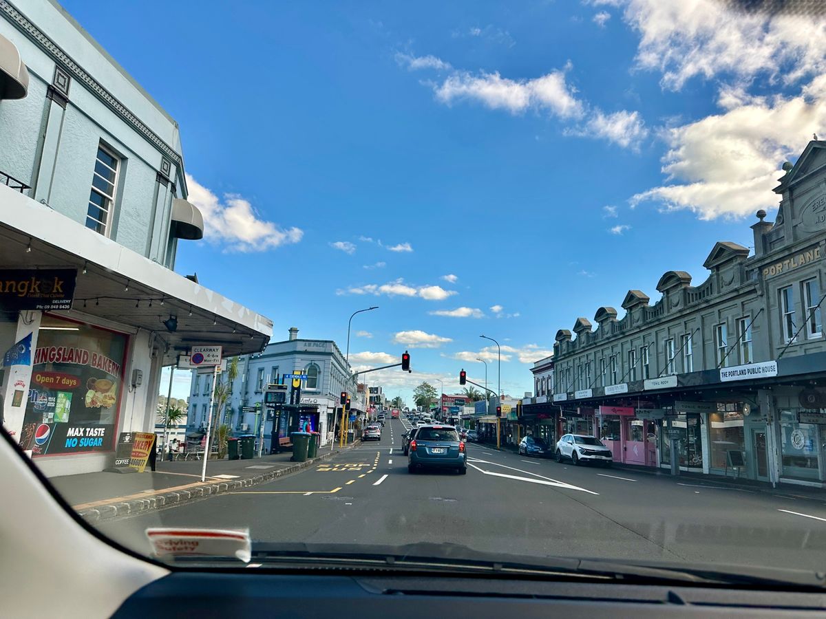 お昼はタイ人が営むフィッシュ&チップスのお店へ。
小さなお店でオークランド...