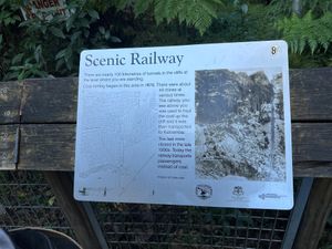 Scenic walkwayは整備されてて、歩きやすかった。

途中、妻が...