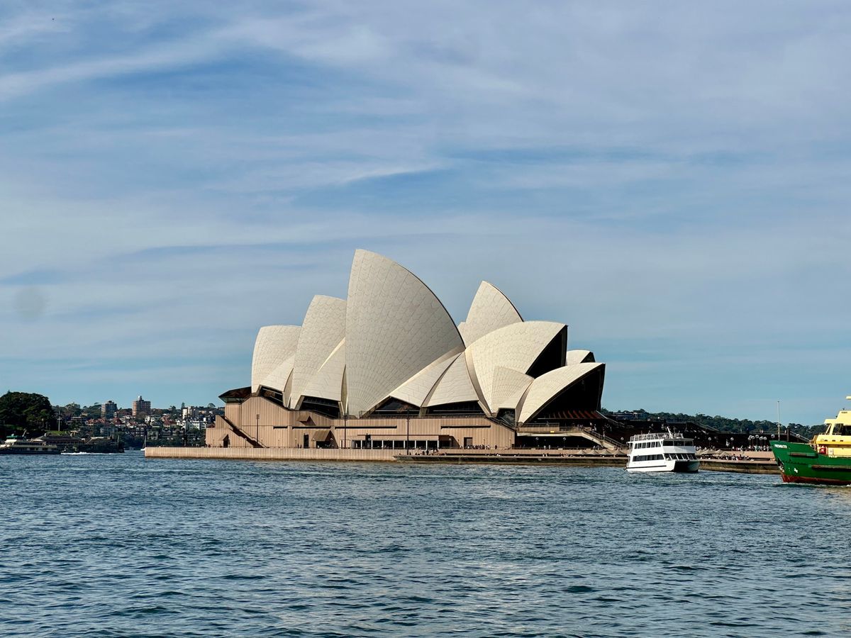 PITT Stを通ってロックスへ向かう