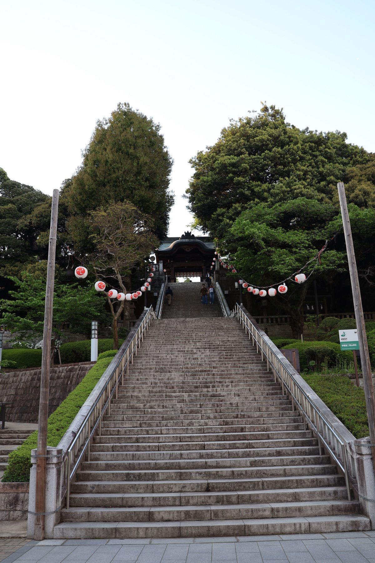次の餃子店の待ち時間の間に近くの神社を参拝。