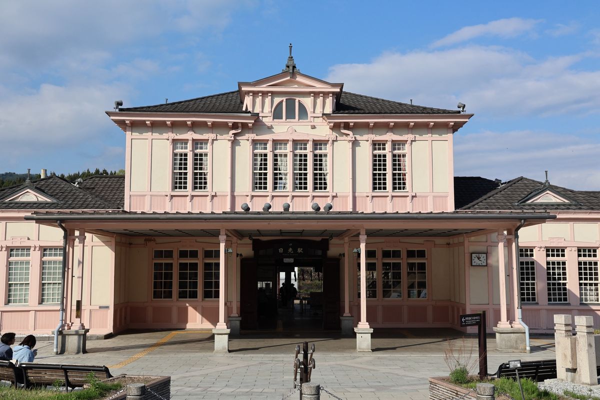JR日光駅。レトロな雰囲気の駅舎でした。