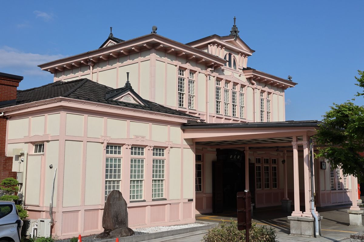 JR日光駅。レトロな雰囲気の駅舎でした。