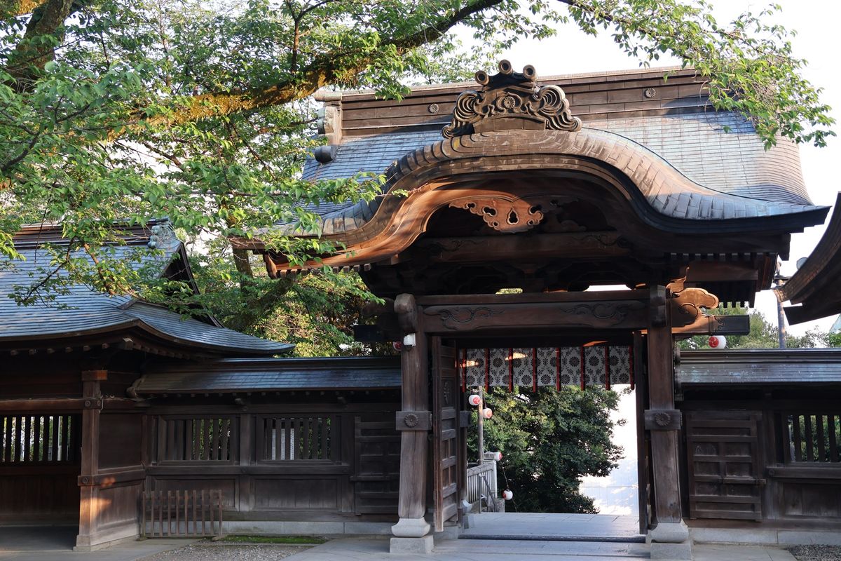 次の餃子店の待ち時間の間に近くの神社を参拝。