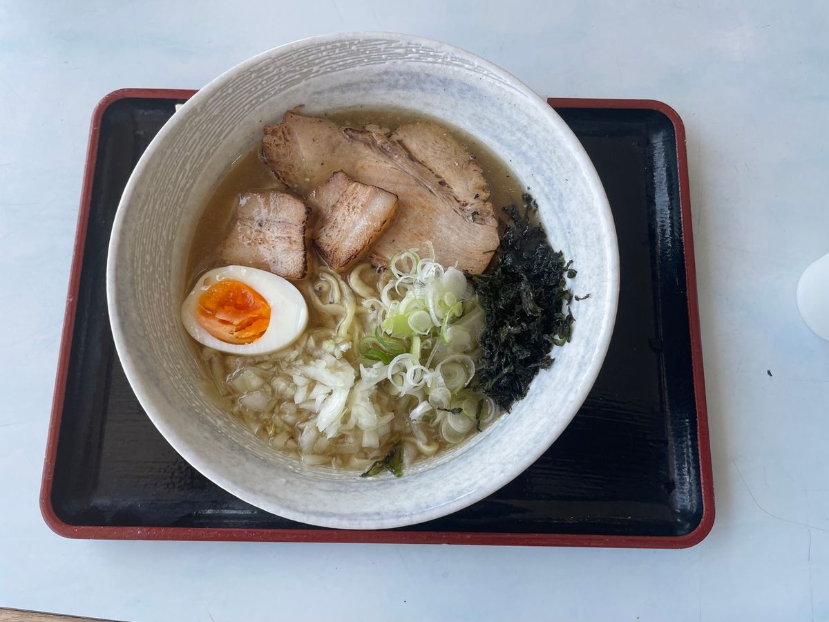 湯ノ湖のレストハウスでラーメン。味はそれなりですが、眺めが最高！美味しさも...
