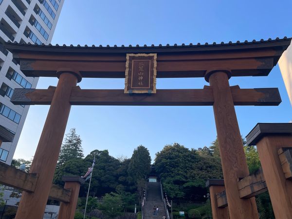 日本「奥日光バードウォッチング＆宇都宮餃子の旅」の写真：次の餃子店の待ち時間の間に近くの神社を参拝。