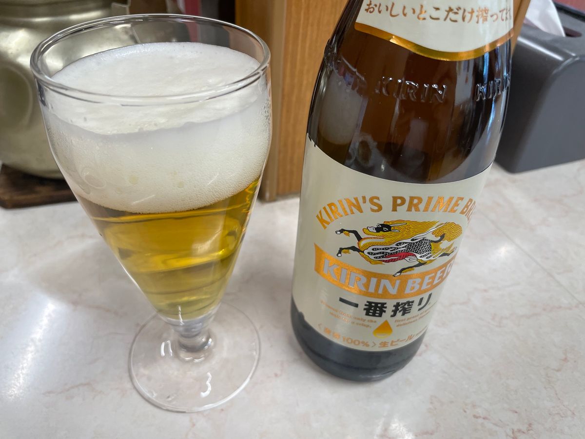 帰る前に宇都宮駅で途中下車して晩御飯。宇都宮といえば餃子ですね。最初のお店...