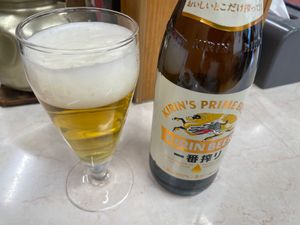 帰る前に宇都宮駅で途中下車して晩御飯。宇都宮といえば餃子ですね。最初のお店...