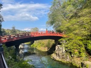 日光の名所の一つ、神橋。青紅葉が美しい。