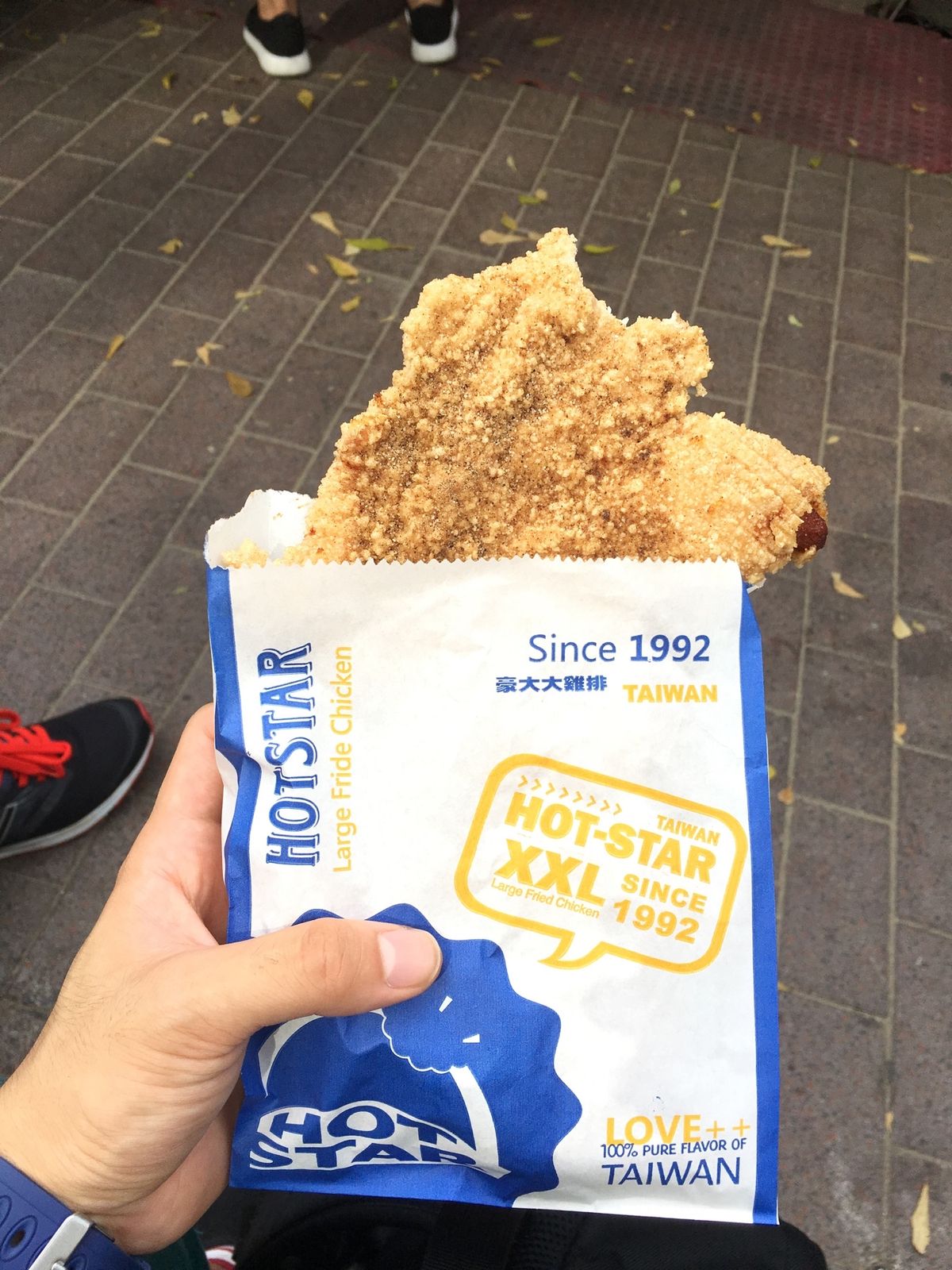 #台湾の原宿、西門町②#顔ぐらいでかいチキン🍗