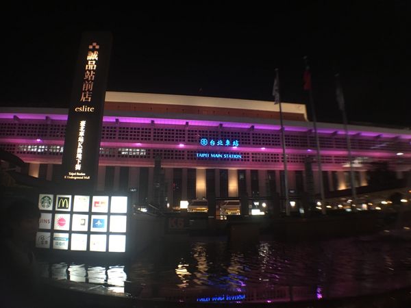 台湾・台北「松本といつもの海外旅」の写真：#夜の台北駅