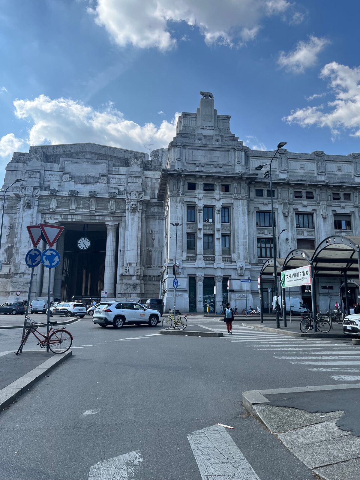 ミラノ大聖堂感動しました✨ミラノセントラル駅
ヴィットーリオ・エマヌエーレ...