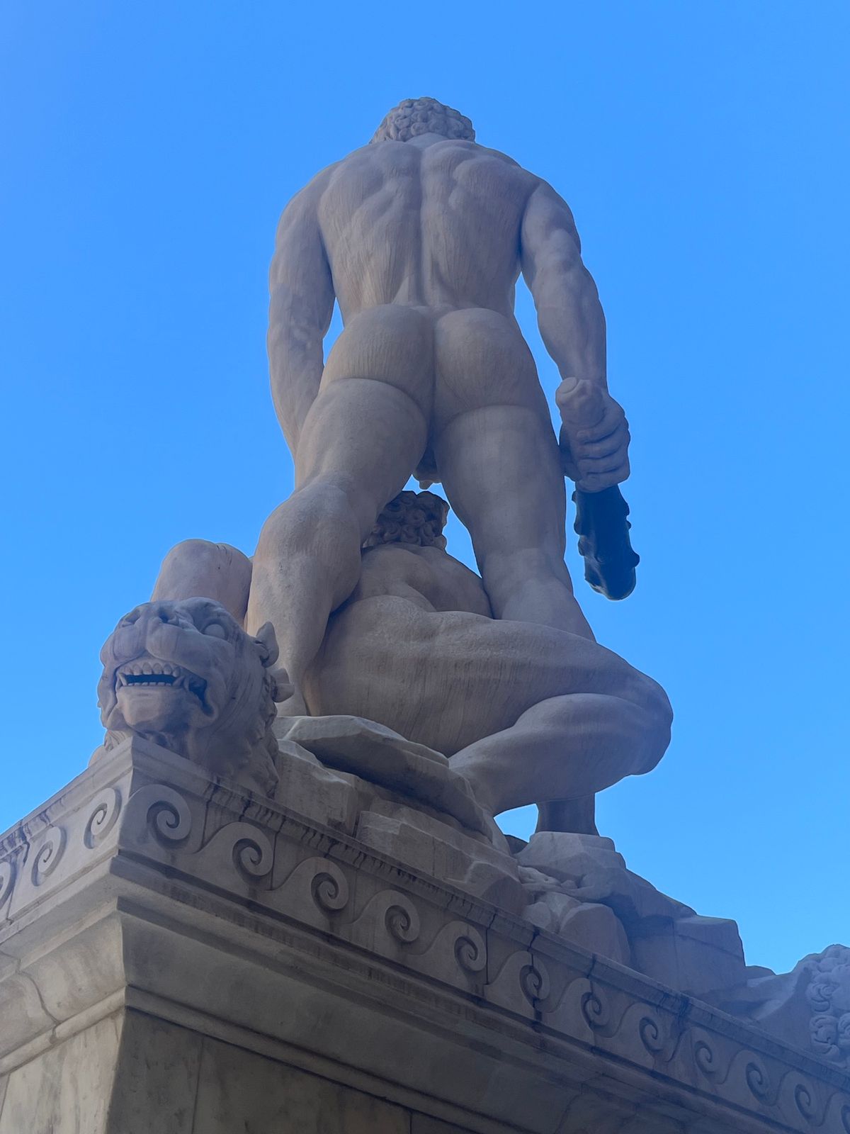 5日目はベネチアに日帰りで行き、またまた凄い大聖堂みて感動🥹彫刻の数々も素...