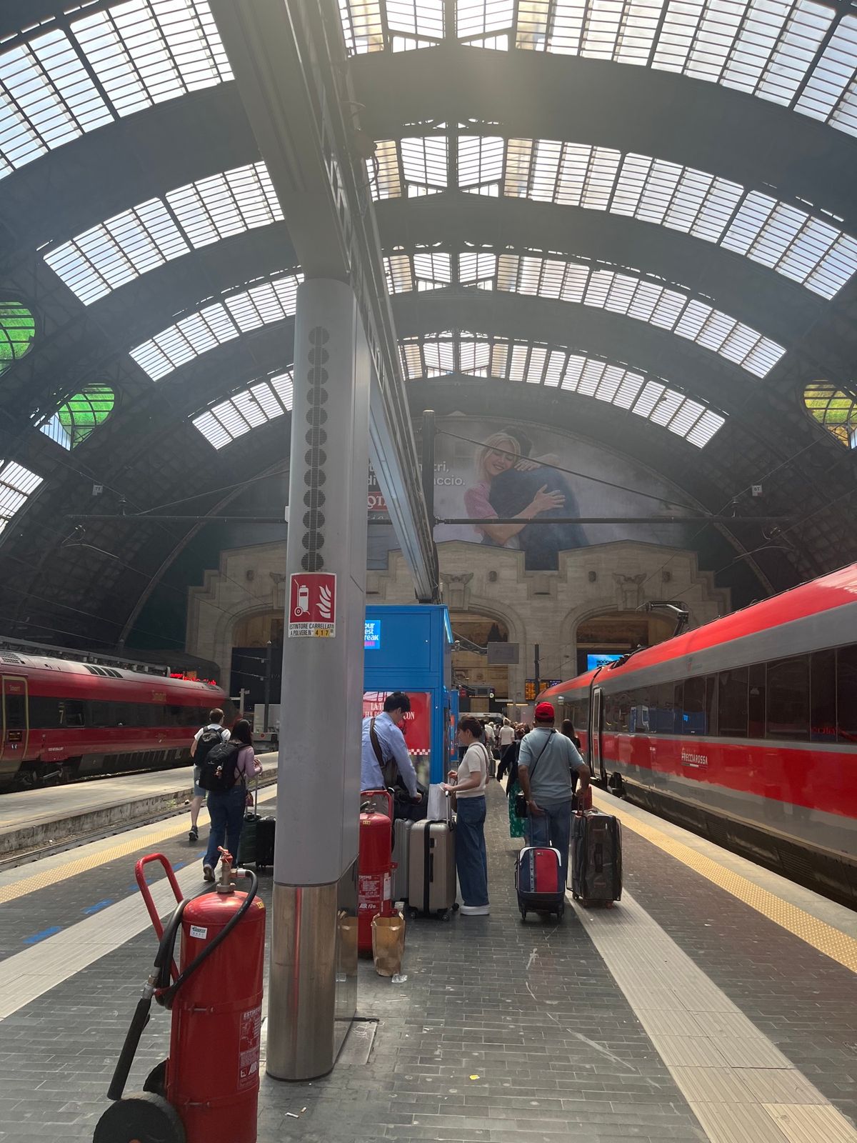 4日目はホテルで朝ごはんをゆっくり食べて、またミラノに移動、ホテルのお部屋...