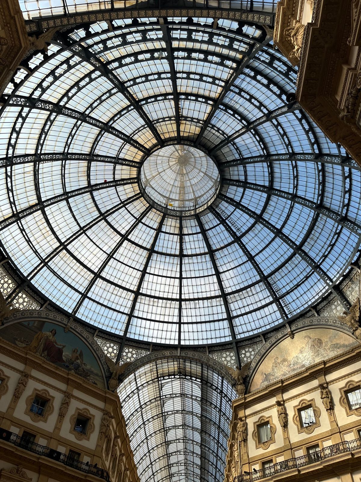 ミラノ大聖堂感動しました✨ミラノセントラル駅
ヴィットーリオ・エマヌエーレ...