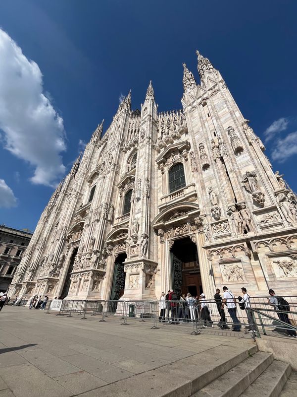 イタリア・フィレンツェ「イタリア　ミラノ、ヴェネツィア、フィレンツェのたび」の写真：ミラノ大聖堂感動しました✨ミラノセントラ...