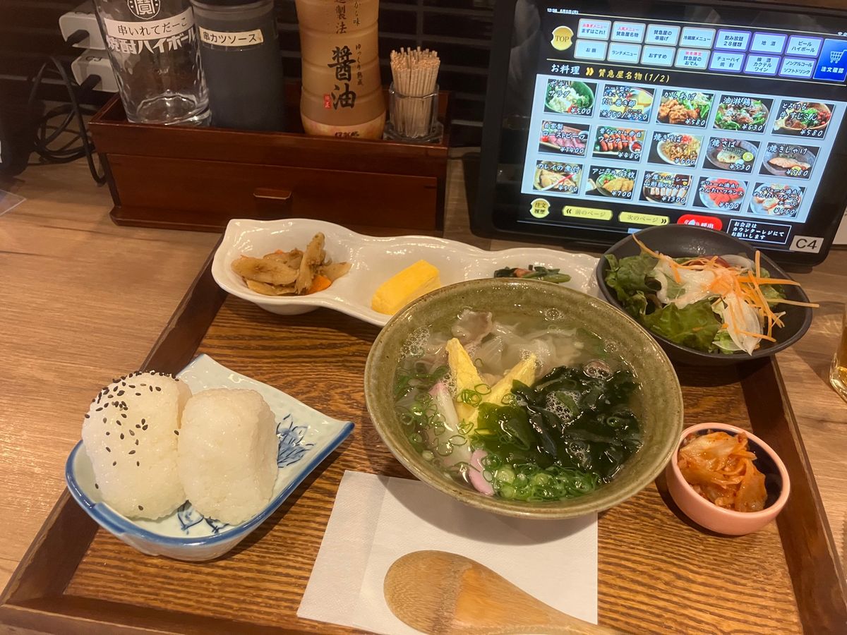 枚岡神社と石切神社に参拝した後に近鉄で名張へ
名物の牛汁と忍ジャーエールを...