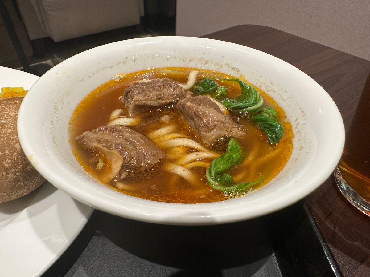 6/18
帰国　松山空港のラウンジ場所がかわてた