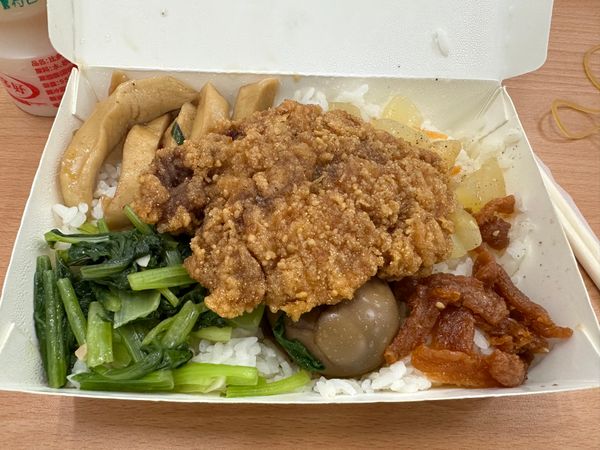 台湾・台北「台湾出張」の写真：6/17
終日仕事
昼は鶏排便當、夜は四...