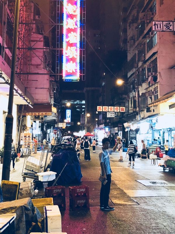 香港・香港島「松本といつもの海外旅」の写真：#香港の街並み②
#ホテル前は#人種のる...