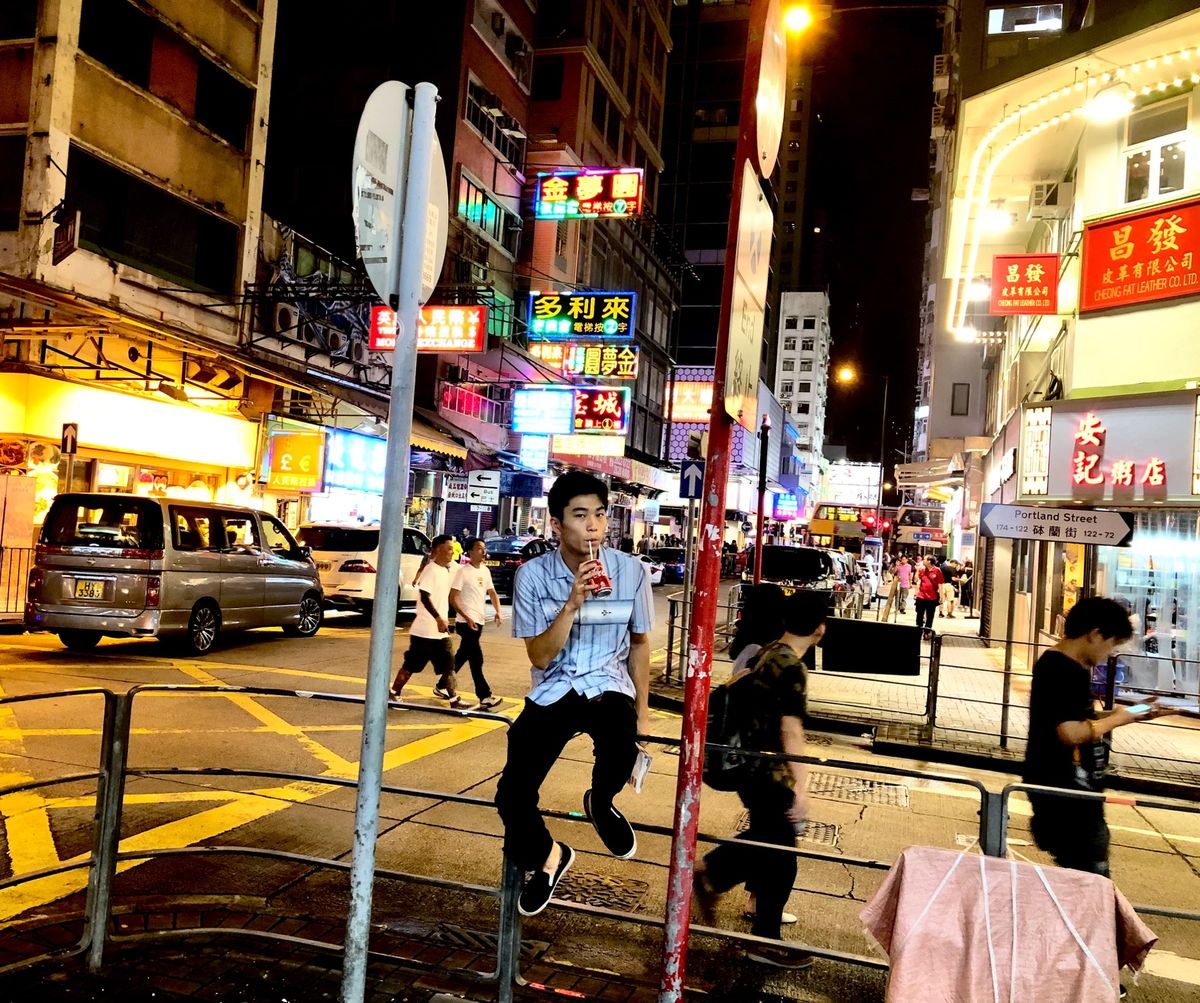 #香港の街並み②
#ホテル前は#人種のるつぼ#ネオンが輝く#眠らないまち