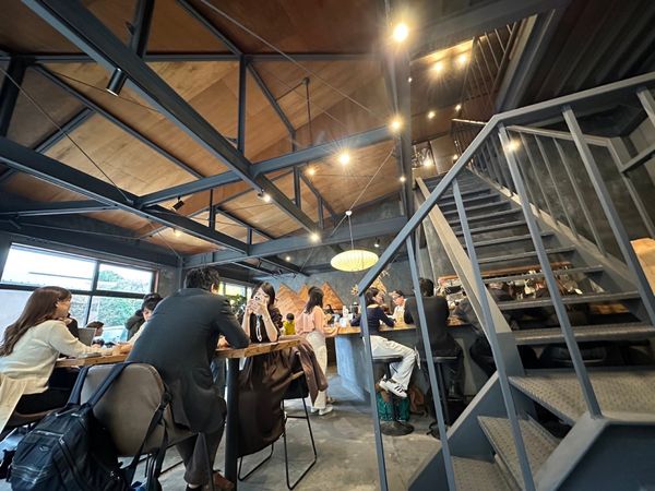 日本・神奈川県「箱根旅行」の写真：箱根駅の近くにあったカフェも開放的でおし...