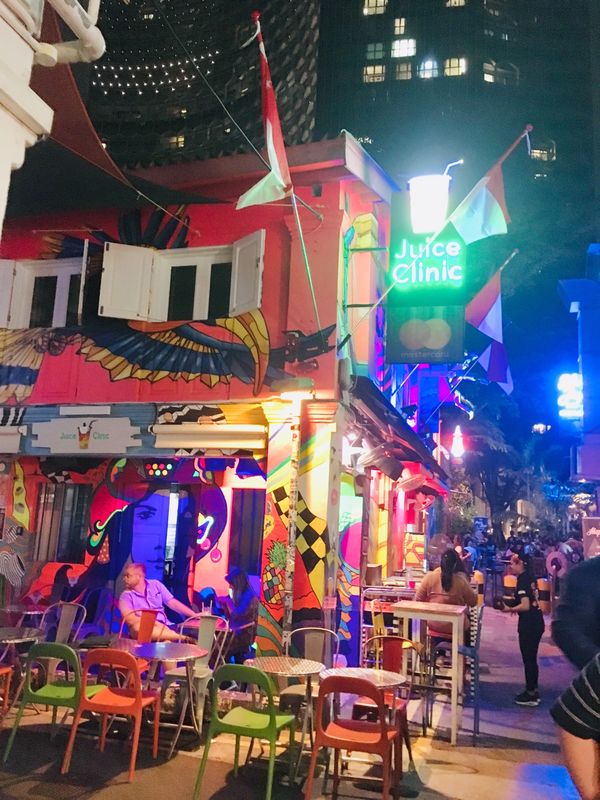 シンガポール・セントーサ島「松本といつもの海外旅」の写真：一人でしっぽりとシンガポールシリングを
...