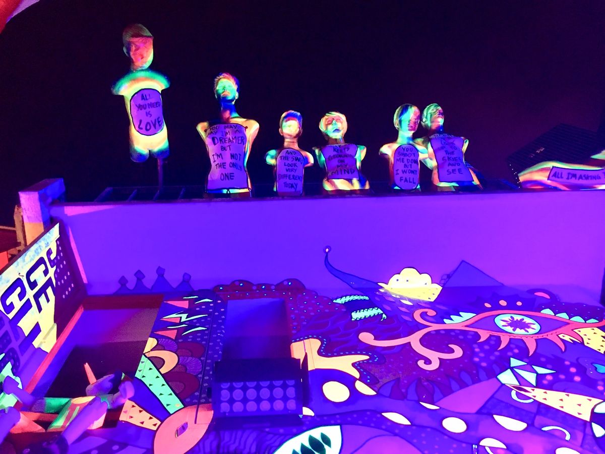 一人でしっぽりとシンガポールシリングを
夜も賑やかなストリート