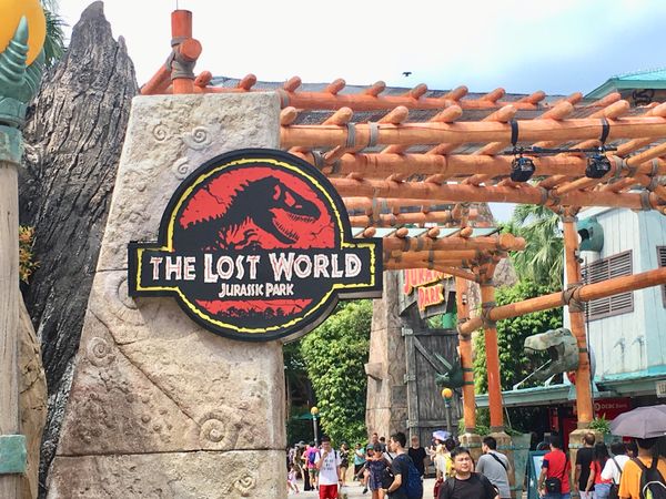 シンガポール・セントーサ島「松本といつもの海外旅」の写真：ジュラシックパークとシュレックエリア