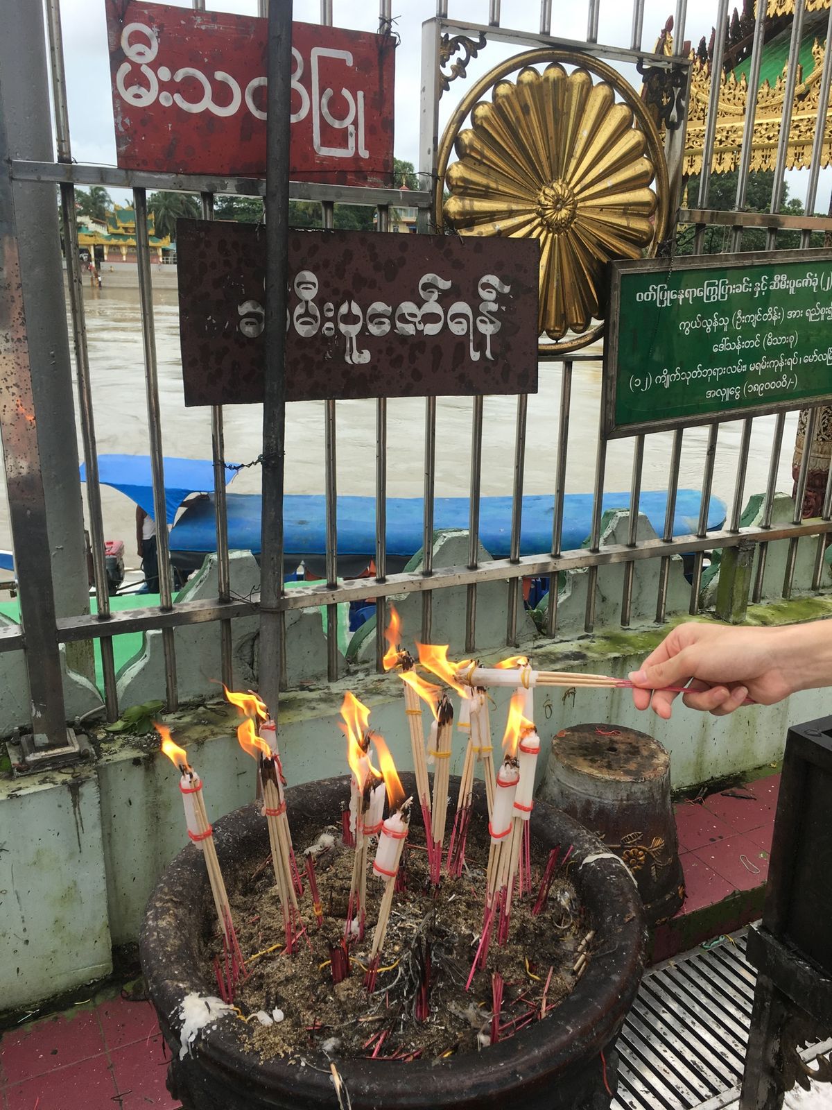 よくわからん寺院②
お供えしてきた