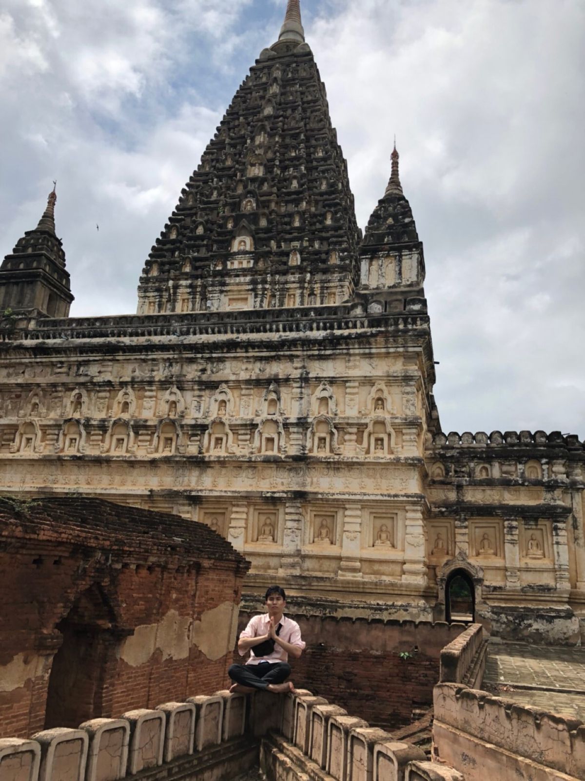 エーヤワディー川クルーズの後に何個か仏塔へ
パガンって同じような仏塔ばっか...