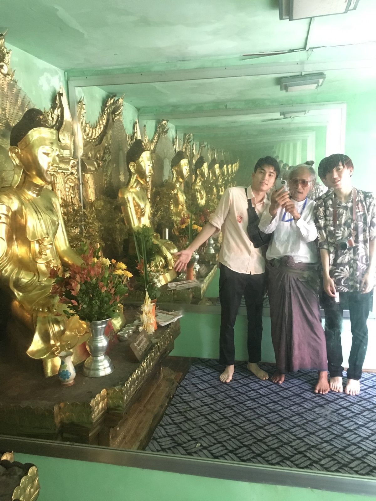 シュエダゴン パゴダ③
中のしきたりとか、お参りのしかたレクチャーされまし...