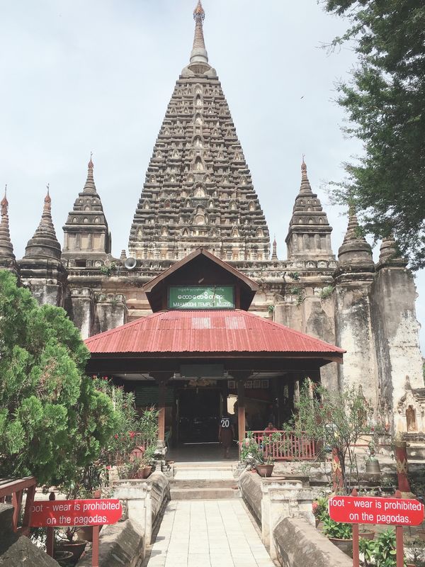 ミャンマー・ヤンゴン「松本といつもの海外旅」の写真：パガン⑥
やっぱ観光客には売り子が集まっ...