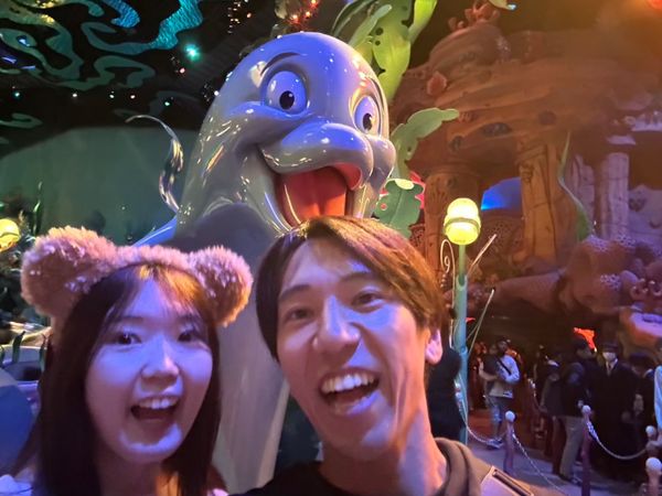 日本・千葉県「ディズニーシー&ランド（1ヶ月遅れの）1年記念旅行」の写真：大きなあくび笑