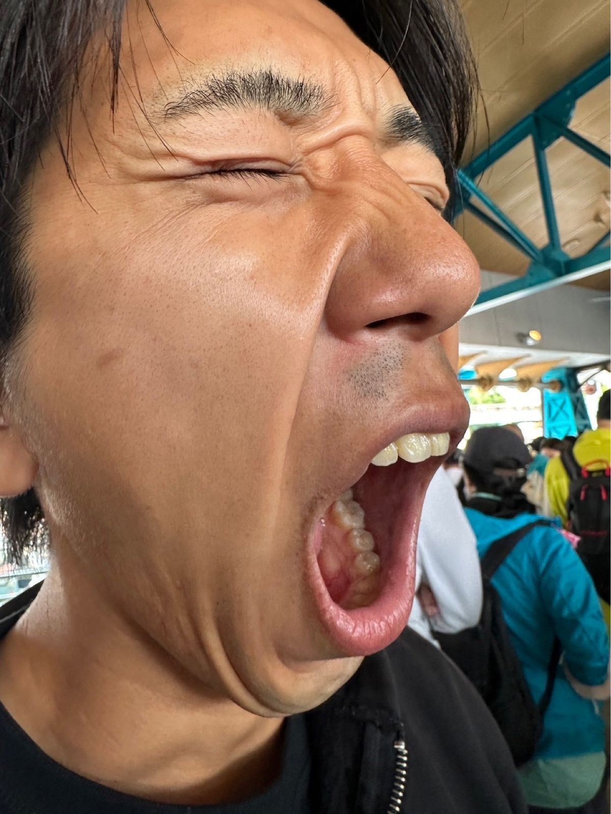 大きなあくび笑