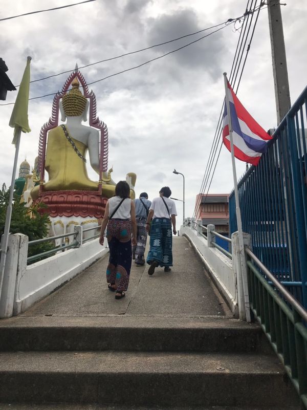 タイ・バンコク「長会 〜海外旅行編〜」の写真：タイビールとカオマンガイ美味かった！