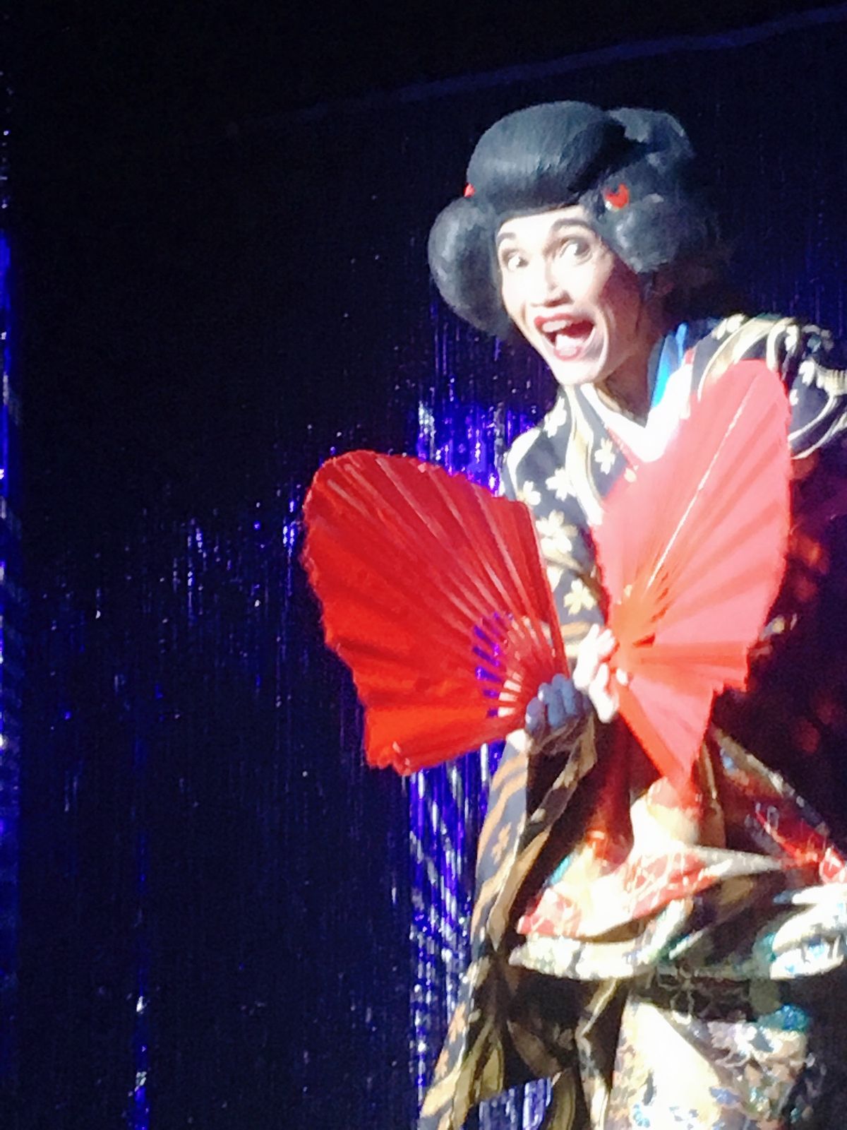 カリプソキャバレーのニューハーフショー②
最前列の座ってたら和風？の方から...