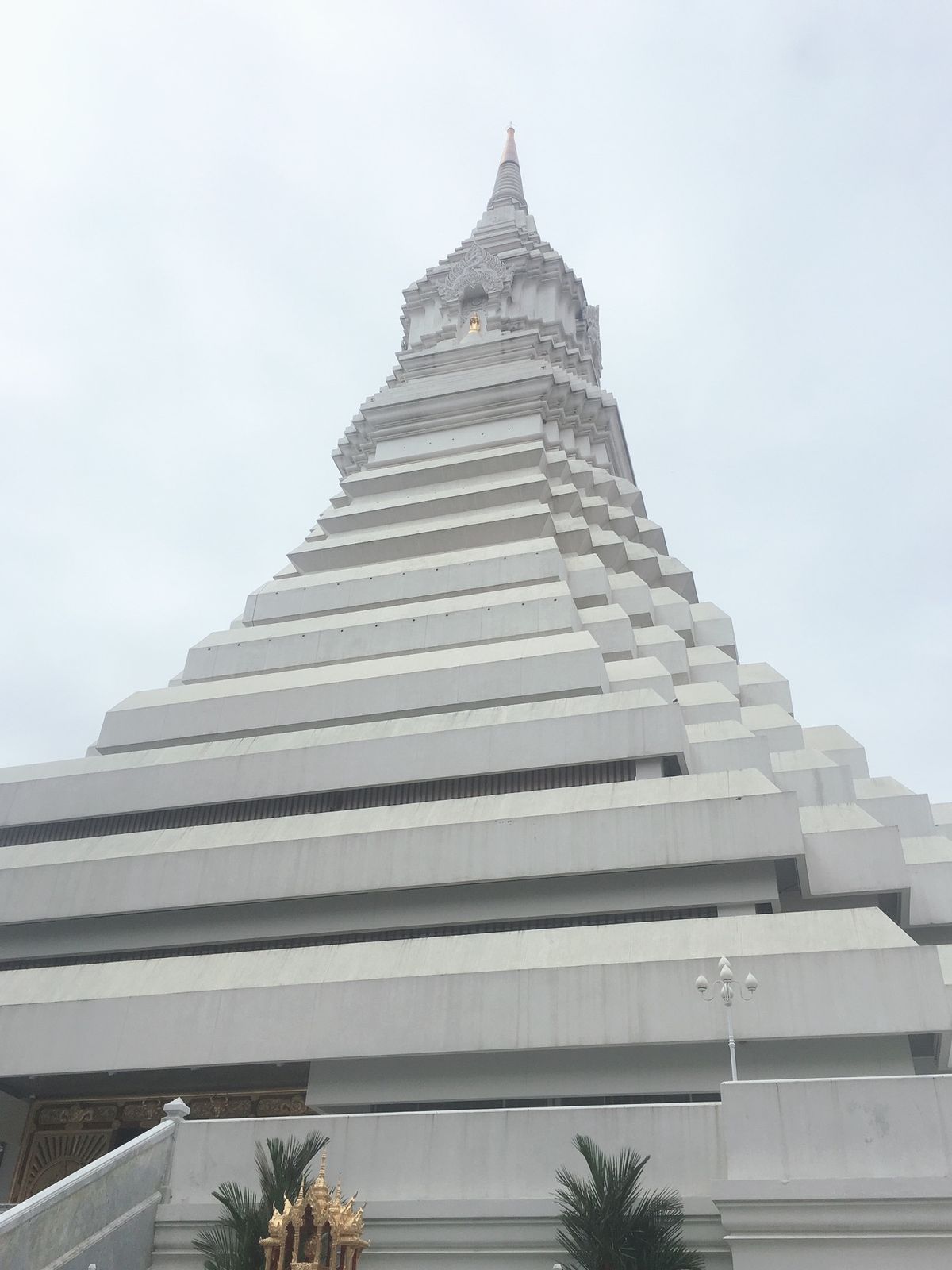 ワットパクナム
インスタ映えで有名なお寺
エメラルドグリーンがきれいだった