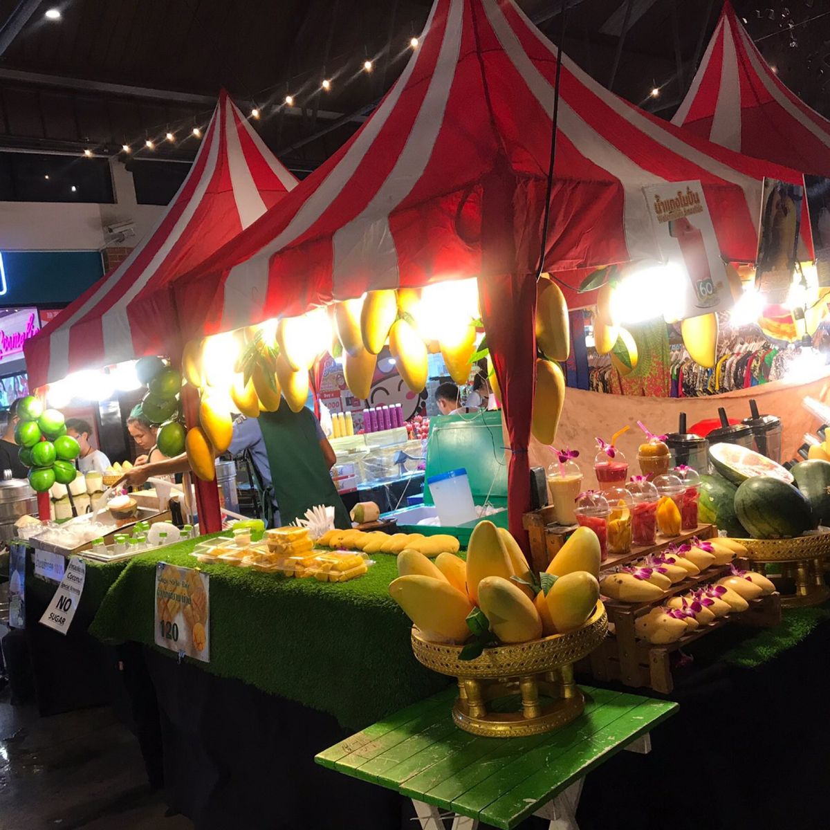 リバーサイドバンコク
夜はライトアップがきれい！屋台もたくさん
ランドマー...