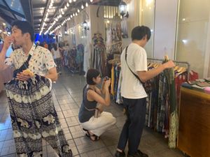 バンコク市内
本番タイ古式マッサージ！！ハマって何回も行っちゃった…
夜は...