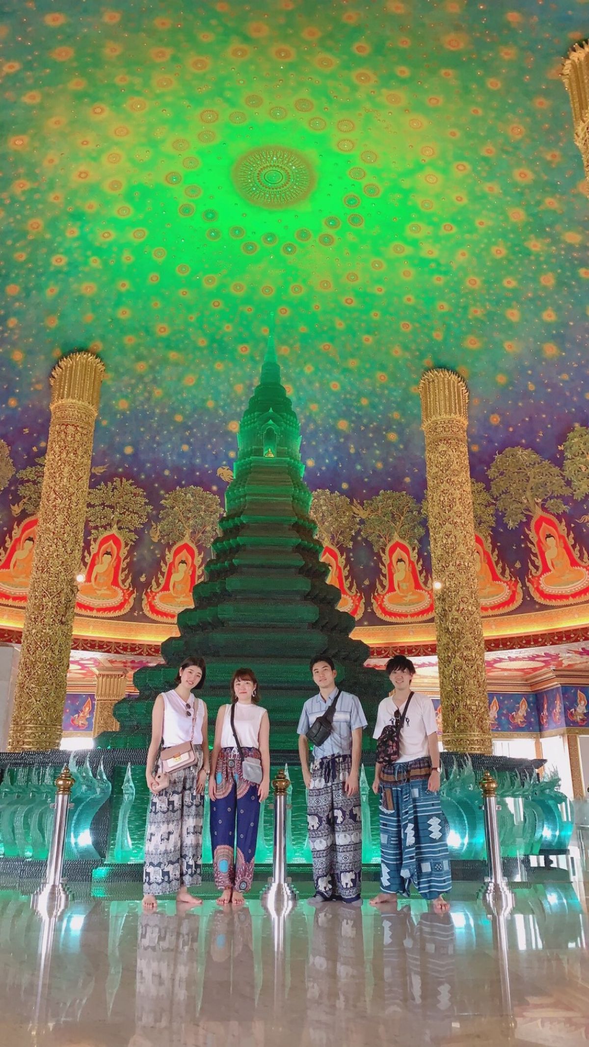 ワットパクナム
インスタ映えで有名なお寺
エメラルドグリーンがきれいだった