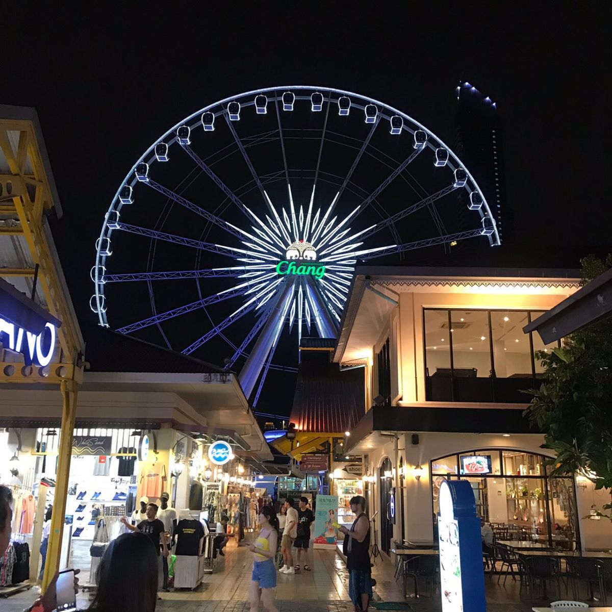 リバーサイドバンコク
夜はライトアップがきれい！屋台もたくさん
ランドマー...