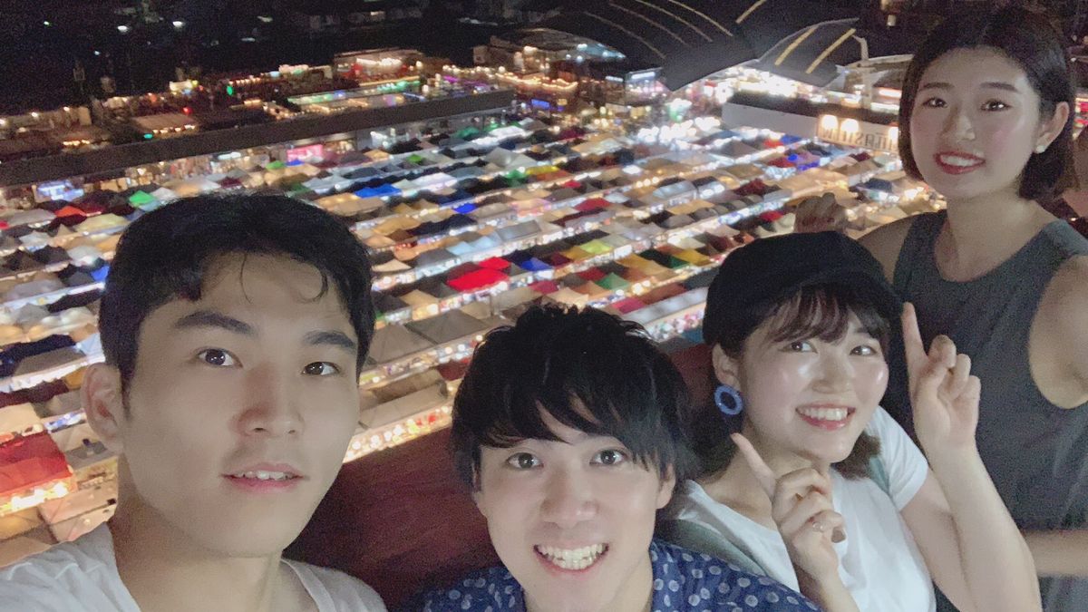 ラチャダー鉄道市場
上から見るとカラフルで映えると有名なところ
雑貨や小物...