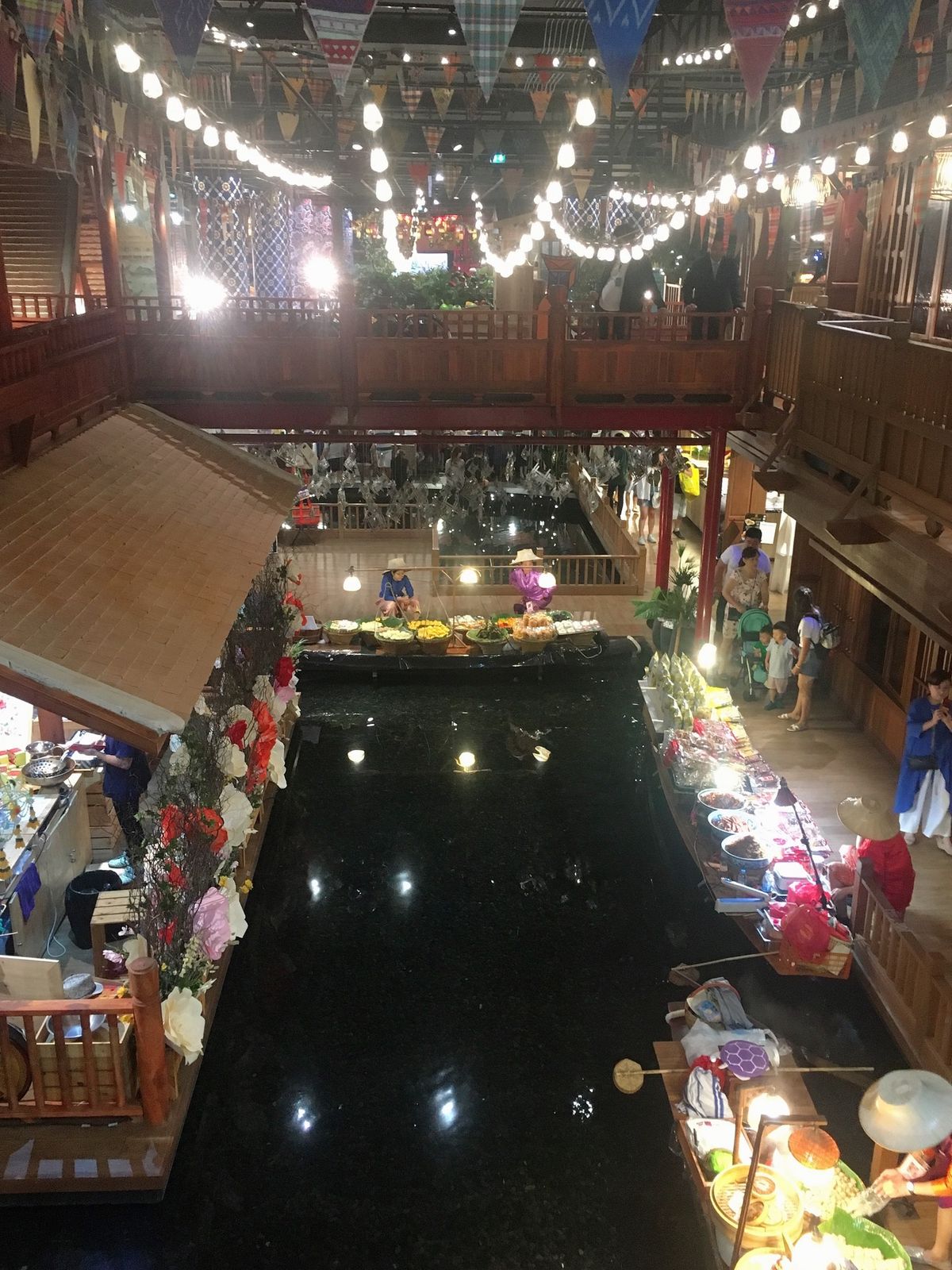 アイコンサイアム。デカいショッピングモール
トゥクトゥクのおじちゃんかわいい🛺