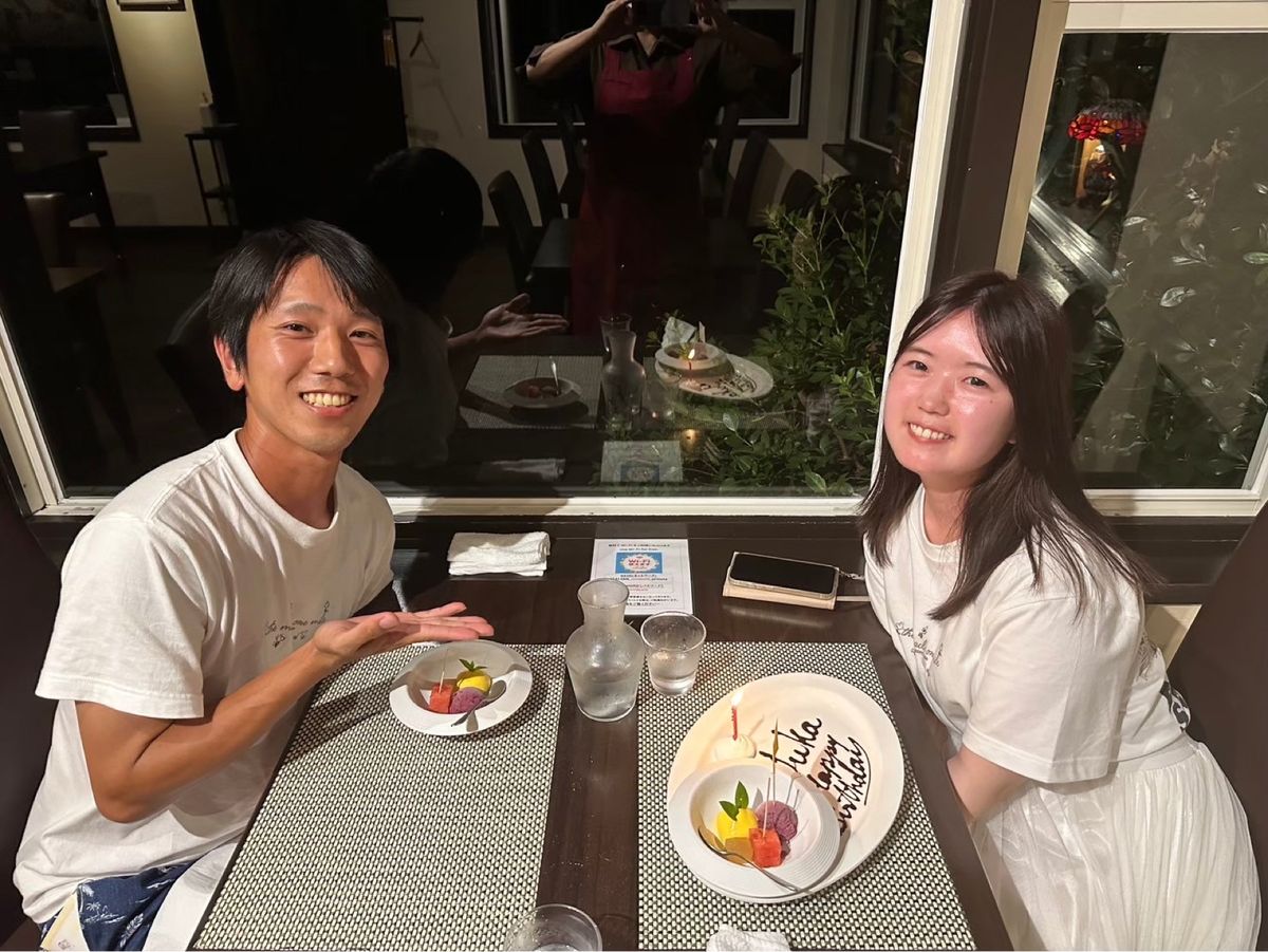 コテージの近くにあるレストランでお祝い、お客さんいなかったので貸切状態
近...